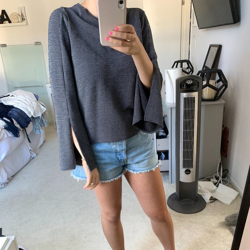 Grey stitched top with open sleeves